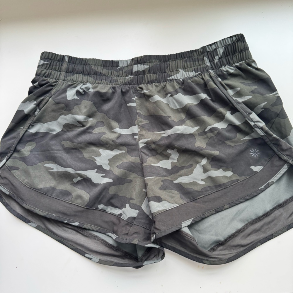 Woman’s Athleta Green Camo Mesh Racer Run Shorts with Zippered Pocket Sz. S